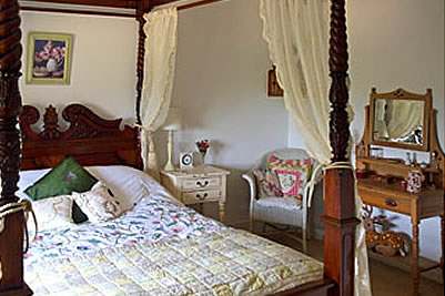 middle-upcott-farm-bedroomjpg