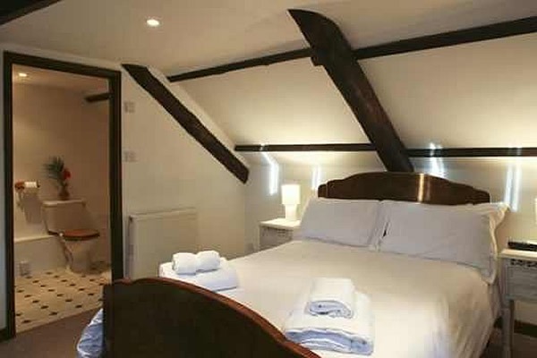 north-wheddon-farm-bedroom