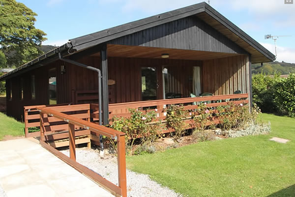 woodcombe-lodges-outside